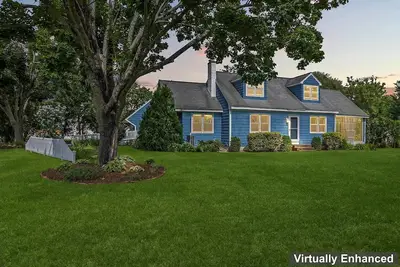 Stunning York Beach Home Steps from York Harbor, shopping & More!