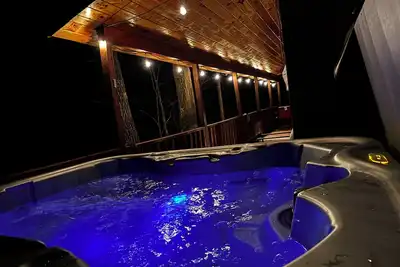 Image de The LucKY Lodge: Hot Tub! New Build, 11 Miles to Natural Bridge