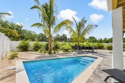 Image de Pvte Htd Pool by Anna Maria