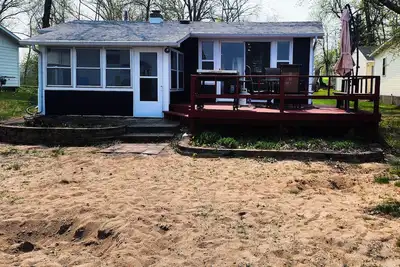 Image de Cozy cabin on Little McDonald with amazing walk out beach!