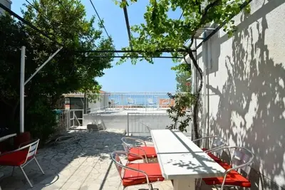 Image de Appartement d'une chambre avec la terrasse et la vue sur le mer Brela, Makarska (A-22910-a)
