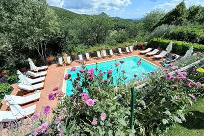 Image de Retraite luxueuse en Ombrie pour 10 personnes avec terrasse et piscine privées