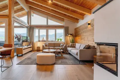 Image de Magnifique chalet spacieux avec sauna.