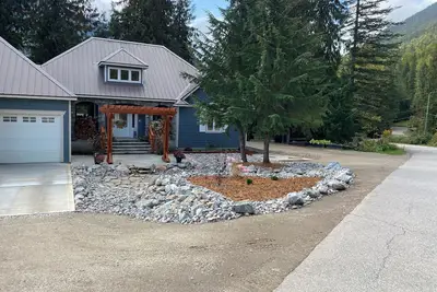 Image de Private Hot Tub & Sled From Your Door!