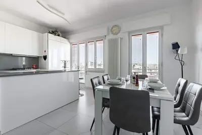 Image de Bright apartment of 70 sqm located on the third floor of a building Without a lift (stairs to access), ideal for 4 people. The property is located in the heart of Viareggio, in a strategic position, a few steps from the port and a short distance from the