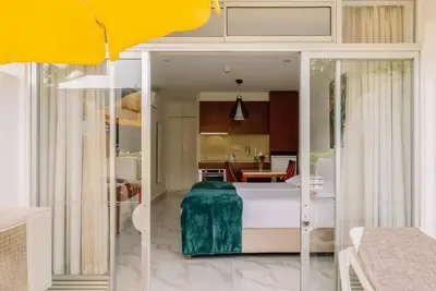 Image de Exotic Coastal Retreat! Easy Beach Access on a Terrace Room | 3 Units