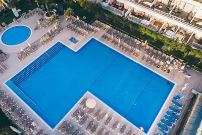 Image de Family Fun by the Ocean! 1br Apartment w/ Parking & Pool | 3 Units