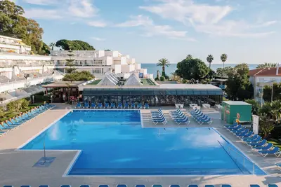 Image de Beachfront Retreat! 1br Apartments Next to Praia da Oura, Parking | 4 Units