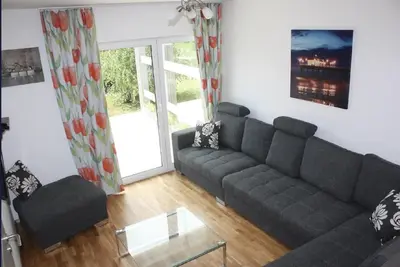 Image de Ferienwohnung Neuendorf für 1 - 9 Personen mit 2 Schlafzimmern - Trampolin, Boot