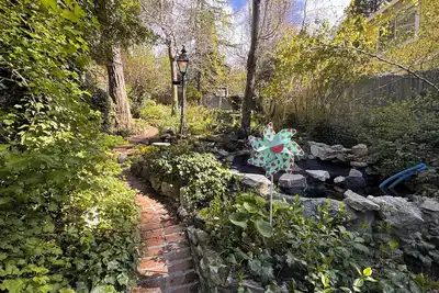 Image de Experience Lake Gregory charm steps away! Four bedroom Crestline cottage awaits.