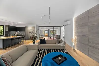 Image de Super-Sized Luxury - Spa, Sauna, Steps to Trails