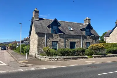 Image de A 2-bedroom cosy cottage based at the heart of the rural village of Brora.