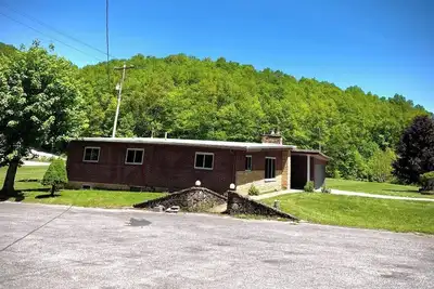 Image de Atv TrailCamp: The King Crib-- Just seconds from Hmt Pocahontas Trailhead!