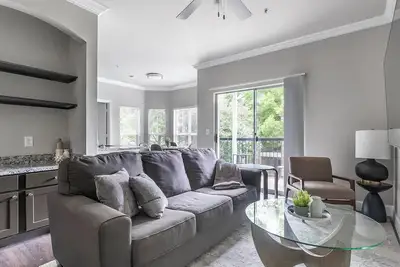 Image de Landing | Chic 2bd, Gym, Pool