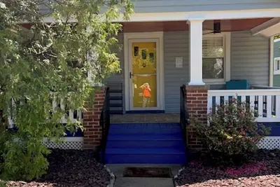 Image de Beautiful 1920s bungalow newly remodeled and just 7. 5 miles from White House
