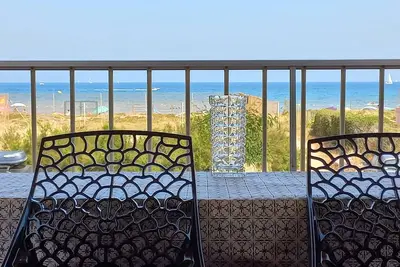 Image de Appartement 2 Pièces de 33 m² au 1er Étage Avec vue mer