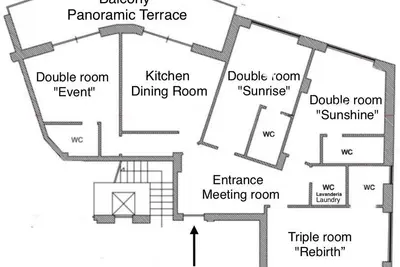 Image de \"Regal Home\" Apartment in Naples with four large bedrooms and five bathrooms. \n\n