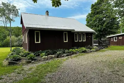 Image de Cozy Beautiful cottage home, w/ hot tub and  pet friendly