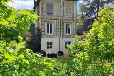 Image de Private flat in 1803 house with 5 ha garden + woods, 30 mns drive from Honfleur.
