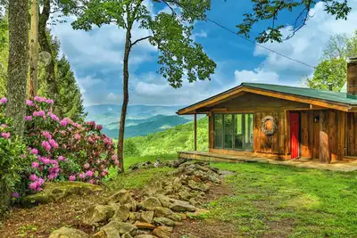 Grand View at Smoky Ridge - Generational family home with large deck