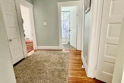 Image de Home away from home, \n By university, hospitals, museum, \nPet friendly.