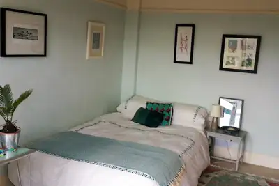 Image de Lovely spacious and light 1930's family house.