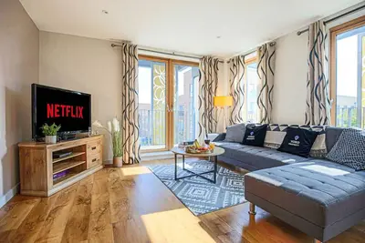 Image de 🌟Luxury Central Apartment with Balcony & Parking🌟