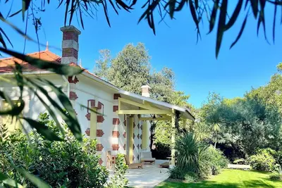 Image de Charmante villa entièrement renouvelée avec idyllique jardin à 50m du bassin