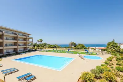 Image de Pool and Sea View Apartment in Exclusive Condominium