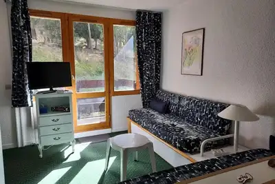 Image de À 100m des pistes de ski, 3ème étage, vue station, balcon, télévision, casier à ski, 24m²