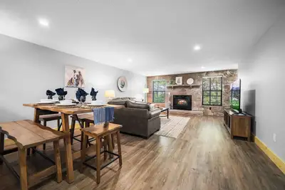 Image de New Listing! Spacious Cabin with 3 beds, 3 baths, and 3 balconies w/Great Views!