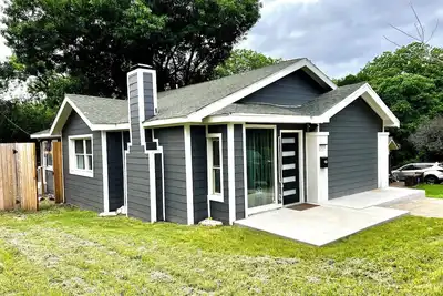 Image de 4 rooms 2 Full bath Modern Home mins from Dallas Downtown