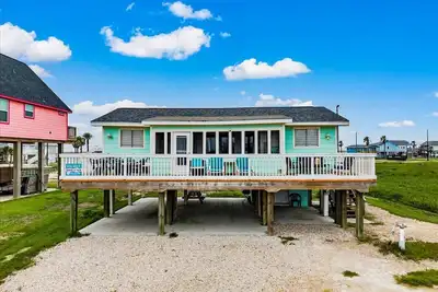 Image de Great Location! Beach & Bay Views, with easy access to both. Drive to Galveston.