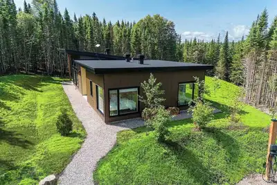 Image de La Charlebois 24 | Chaleureux chalet, Spa, ForĂŞt
