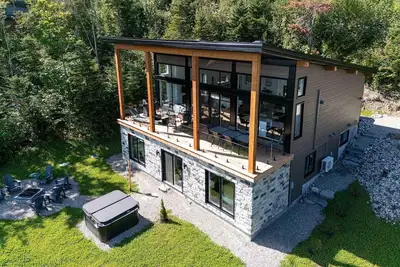 Image de Louis Cyr 70 : Vue Imprenable, Spa & Billard