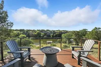 Image de Bluff Creek Cabin | Sleeps 12 | Private Dock
