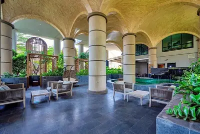 Image de Luxury 3-Bdr Condo in Hcmc's Dist 1: Stunning Canal Views and Lavish Amenities