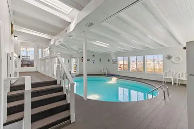 Image de Isle Be Back Coastal Cottage, Private, heated, indoor pool