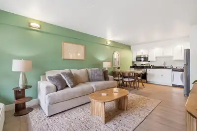 Image de New! Downtown Green with Envy