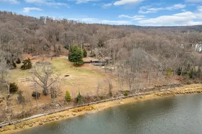 Image de 5br Riverfront Home  - Private Nature Retreat