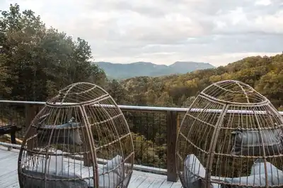 Image de Luxe Cabin~Mountain Views+Pool Table+Theater Room
