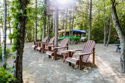 Image de The Kickback 3 Bedroom Cottage with Private Beach Tobermory