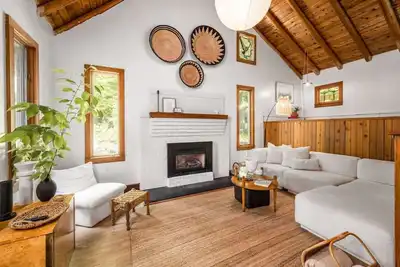 Image de Cozy Good Harbor Cottage with hot tub & fireplace