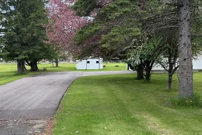 Image de 2 Bedroom home featuring an office & attached garage