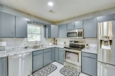 Image de Athens Home w\/ Deck - Near Sanford Stadium!