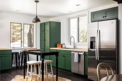 Image de Centrally located cozy cottage tucked into the woods, a perfect family retreat