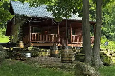 Image de Secluded Country Cabin, Black Creek Retreat, Holmes County Ohio, HotTub, WiFi