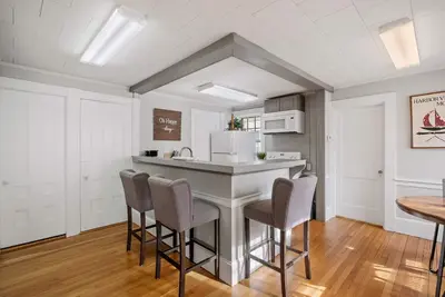 Image de Exeter -1st Floor Large Furnished Two Bed One Bath