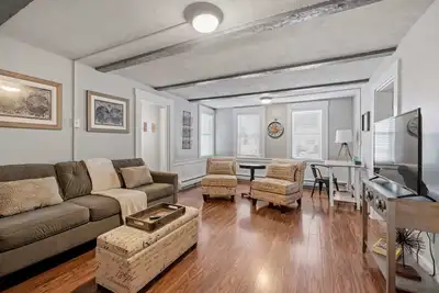 Image de Close to Downtown Exeter-1st Flr 1 Bed+ Office