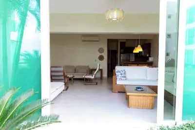 Image de Peaceful Beachfront Condo! Direct access to the beach. Family size condo.